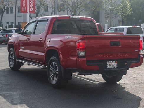 Used 2016 Toyota Tacoma TRD Sport w/ Towing Package image 7