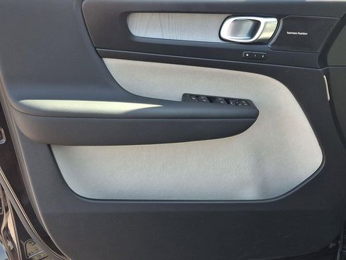 Certified 2024 Volvo XC40 B5 Plus w/ Climate Package AWD/4WD image 13