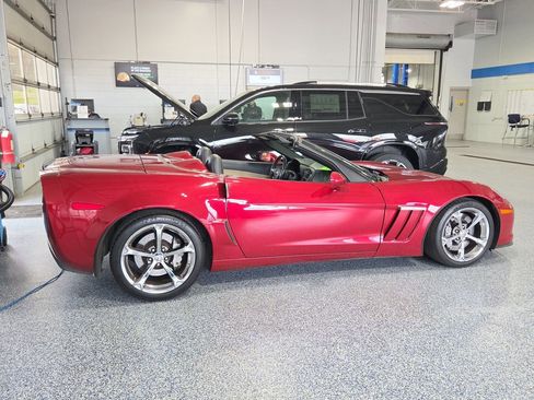 Used 2011 Chevrolet Corvette Grand Sport w/ Preferred Equipment Group RWD image 2