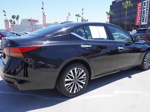 Used 2023 Nissan Altima 2.5 SV FWD image 7
