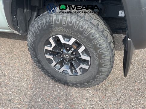Used 2022 Toyota Tacoma TRD Off-Road AWD/4WD image 8