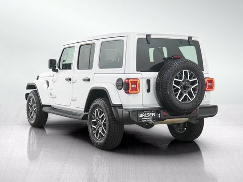 Used 2024 Jeep Wrangler Unlimited Sahara w/ Technology Group AWD/4WD image 3