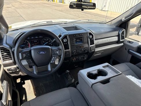 Used 2017 Ford F250 XLT w/ FX4 Off-Road Package AWD/4WD image 11
