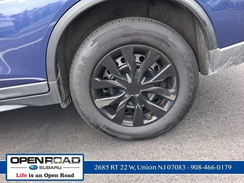Used 2017 Nissan Rogue S w/ Appearance Package AWD/4WD image 39