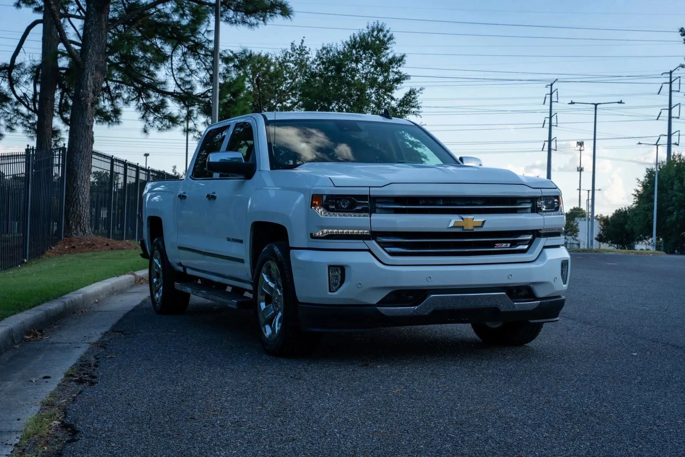 Used 2016 Chevrolet Silverado 1500 LTZ Z71 w/ LTZ Plus Package AWD/4WD image 3