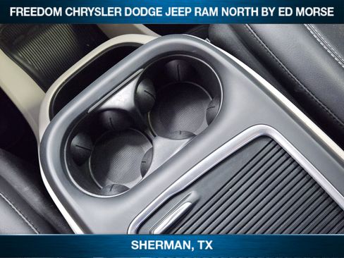 Used 2024 Chrysler Pacifica Touring-L image 14