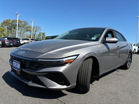 Used 2024 Hyundai Elantra Limited FWD image 5