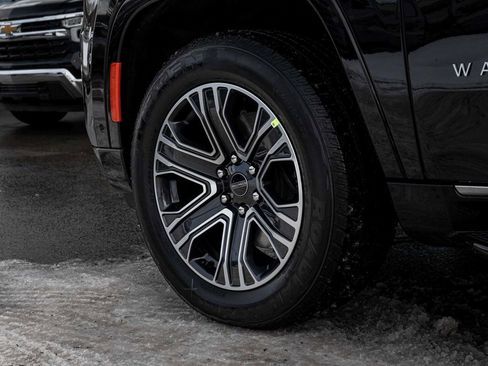 New 2025 Jeep Wagoneer Base image 7