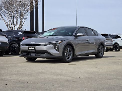 New 2026 Kia K4 LXS image 2
