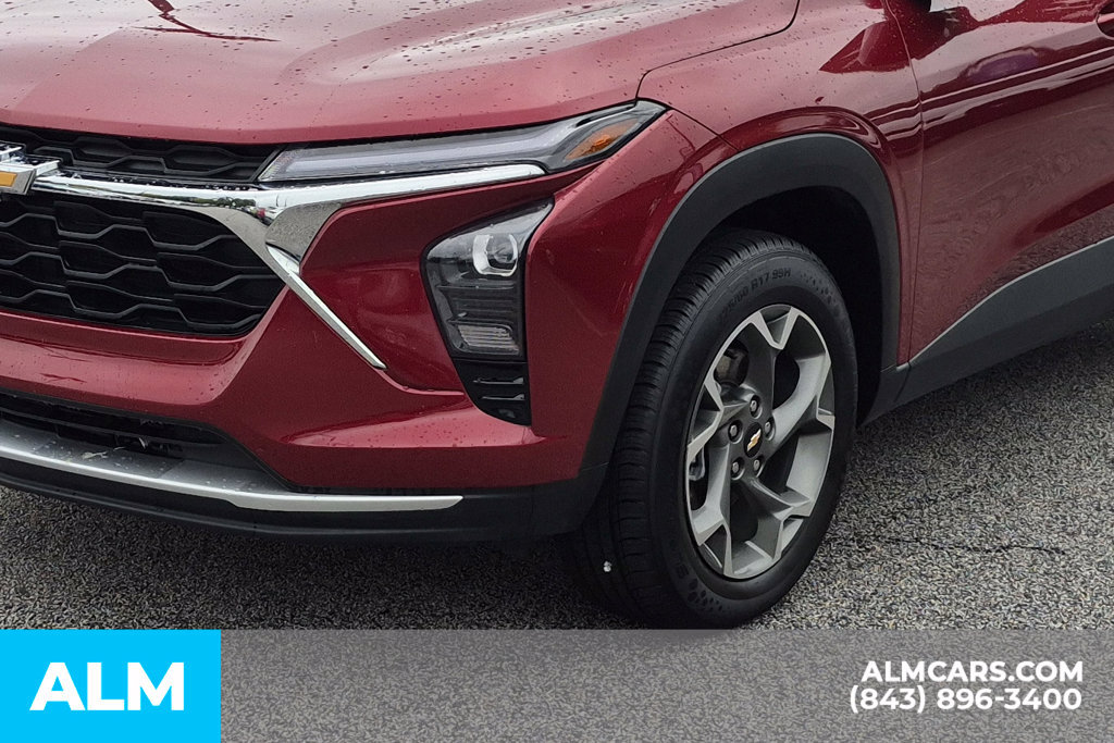 Used 2025 Chevrolet Trax LT FWD image 10