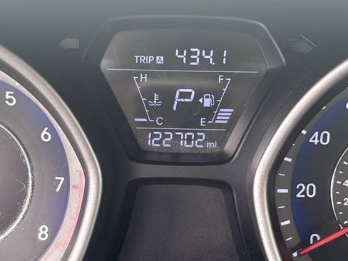 Used 2015 Hyundai Elantra SE w/ Option Group 02 FWD image 14