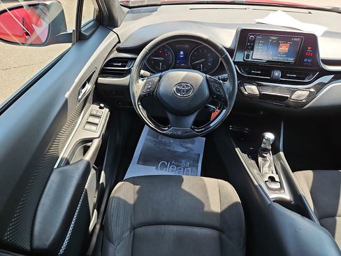Used 2018 Toyota C-HR XLE FWD image 11