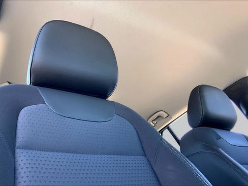 Used 2025 Chevrolet Trax LT FWD image 14