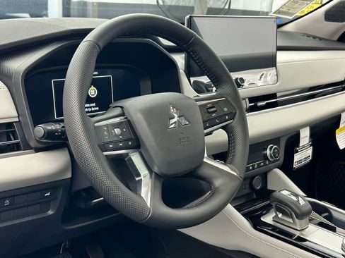 New 2026 Mitsubishi Outlander SE image 15