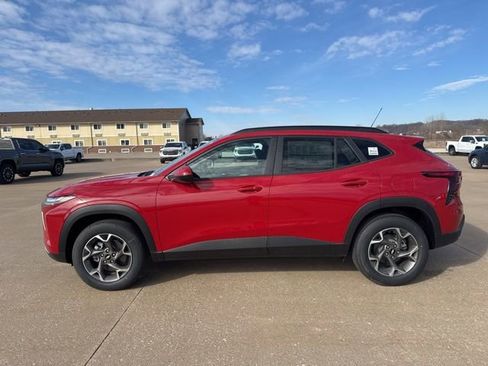 New 2026 Chevrolet Trax LT w/ Driver Confidence Package FWD image 6