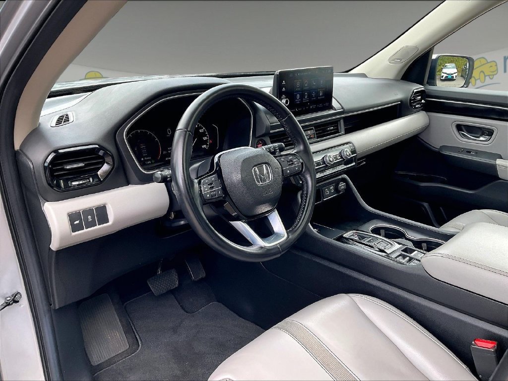 Used 2024 Honda Pilot Touring image 8