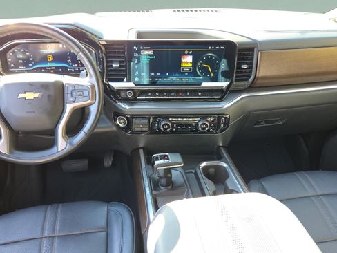 Used 2023 Chevrolet Silverado 1500 High Country w/ High Country Premium Package AWD/4WD image 12