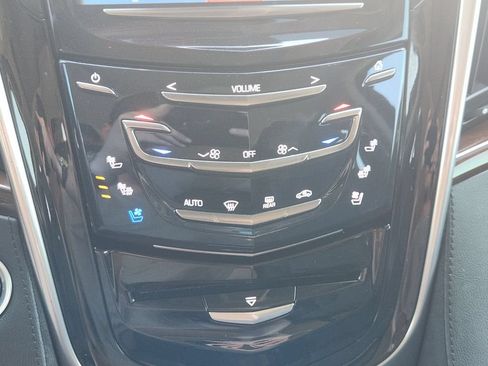 Used 2020 Cadillac Escalade Luxury w/ Escalade Sport Edition AWD/4WD image 23