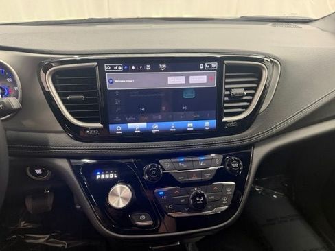 New 2027 Chrysler Pacifica Select FWD image 15