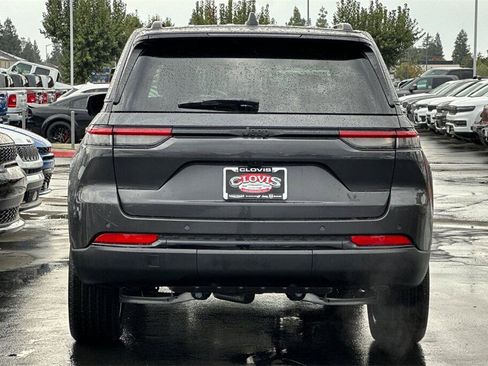 New 2025 Jeep Grand Cherokee Altitude image 5