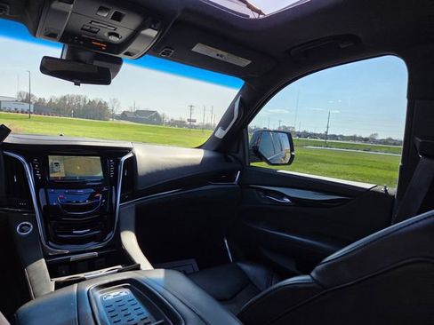 Used 2017 Cadillac Escalade ESV Platinum AWD/4WD image 61