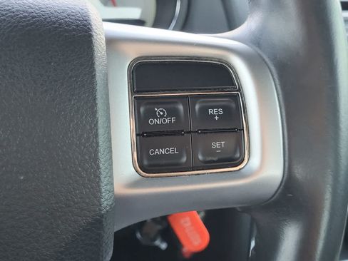 Used 2014 Dodge Challenger SXT RWD image 18