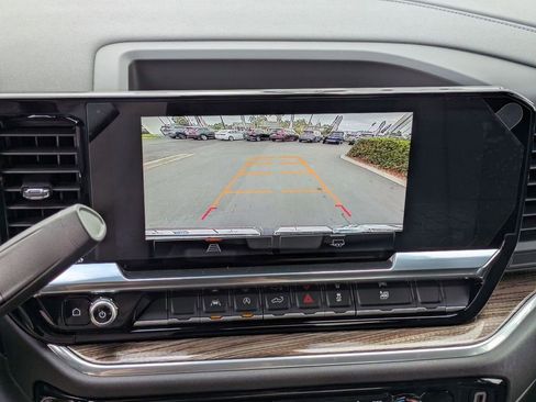 Used 2025 GMC Sierra 1500 Elevation image 11