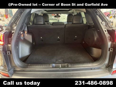 Used 2019 Jeep Cherokee Limited AWD/4WD image 22
