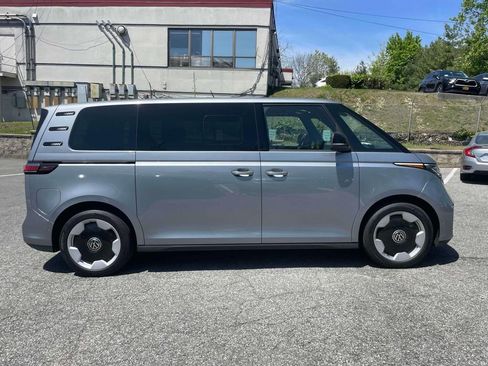 New 2025 Volkswagen ID. Buzz Pro S image 8
