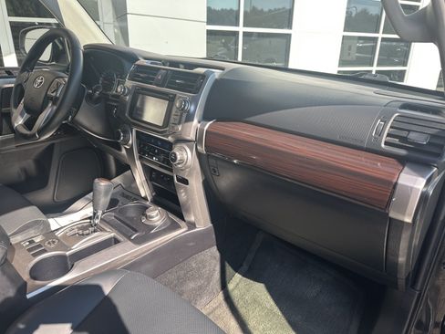 Used 2016 Toyota 4Runner Limited AWD/4WD image 31
