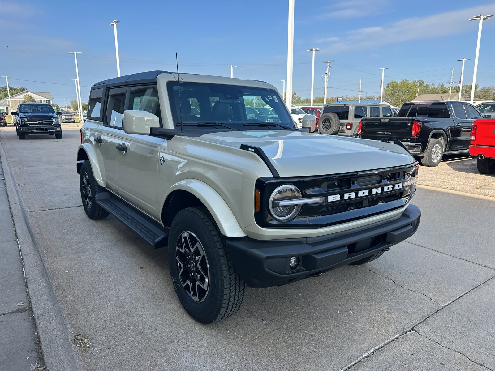 New 2026 Ford Bronco Outer Banks AWD/4WD image 8