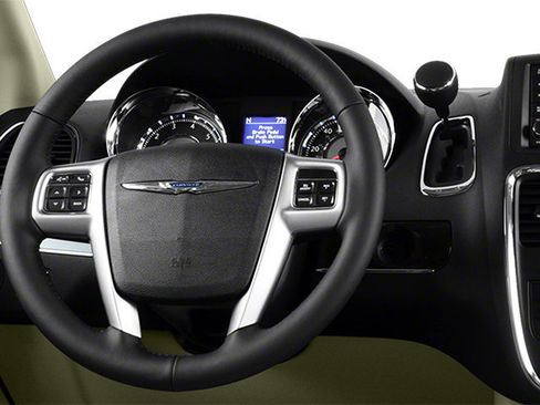 Used 2013 Chrysler Town & Country Touring-L w/ Premium Group FWD image 9