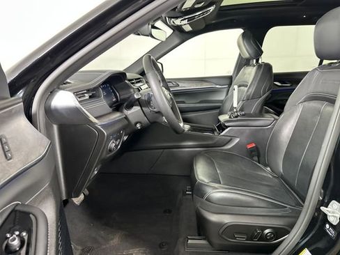 Used 2023 Jeep Grand Cherokee Overland image 11