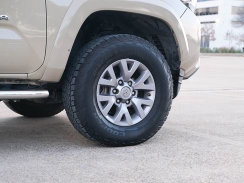 Used 2019 Toyota Tacoma SR5 image 8