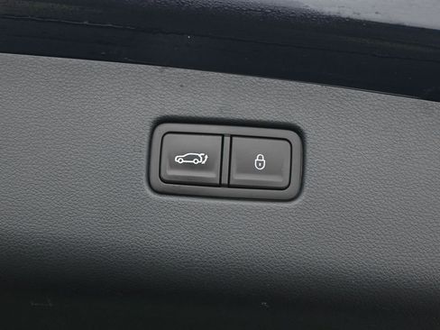 Used 2022 Genesis GV70 2.5T w/ Advanced Package image 41