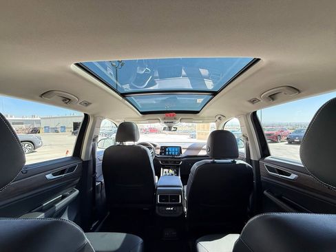 Used 2025 Volkswagen Atlas SEL image 12