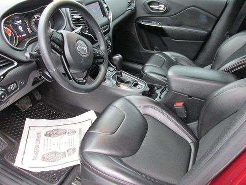 Used 2019 Jeep Cherokee Latitude Plus image 9