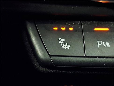 Used 2022 Cadillac XT4 Premium Luxury w/ Cold Weather Package image 16