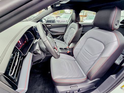 Used 2025 Volkswagen Jetta GLI Autobahn image 25