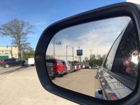New 2026 Chevrolet Traverse LT w/ Sun and Wheel Package FWD image 23