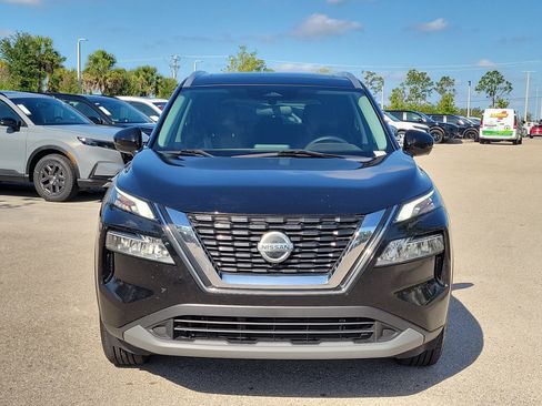 Used 2021 Nissan Rogue SV w/ Premium Package FWD image 2