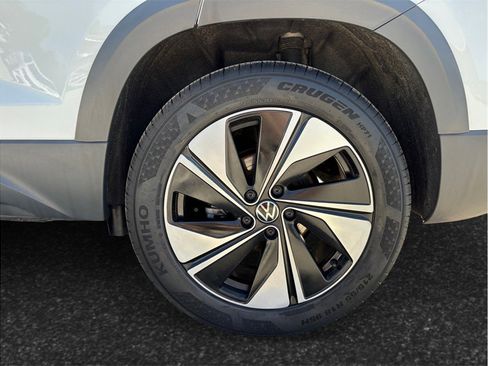 Used 2025 Volkswagen Taos SE AWD/4WD image 15