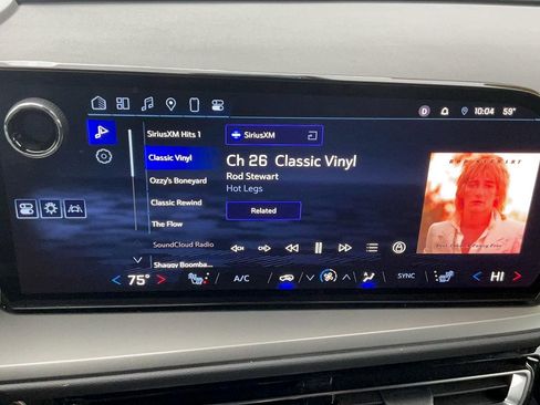Used 2025 Chevrolet Traverse LT FWD image 29