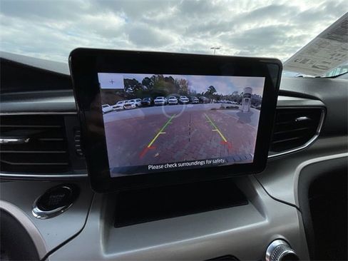 Used 2022 Ford Explorer XLT w/ Equipment Group 202A image 24