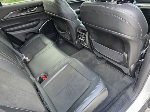 Used 2022 Jeep Grand Cherokee Altitude image 28