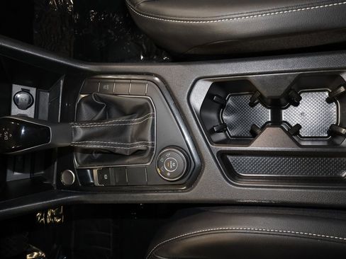 Used 2024 Volkswagen Tiguan SE image 14