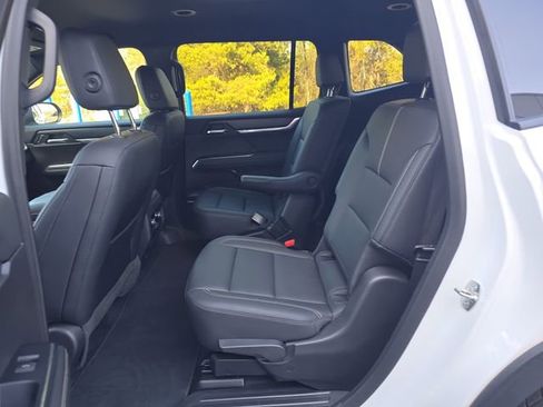 Used 2024 GMC Acadia Elevation image 23