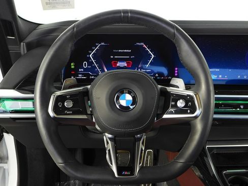 Used 2025 BMW 740i RWD image 26
