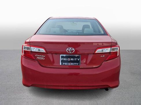 Used 2014 Toyota Camry LE image 5