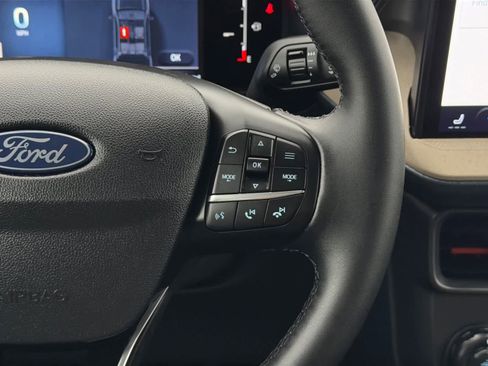 Used 2025 Ford Maverick Lariat image 17